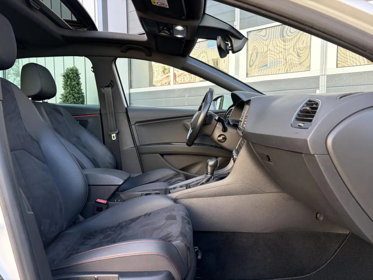 Leon 1.5 TSI FR Business Intense | LED | Pano | Virtual | Stoel verwarming | Camera |