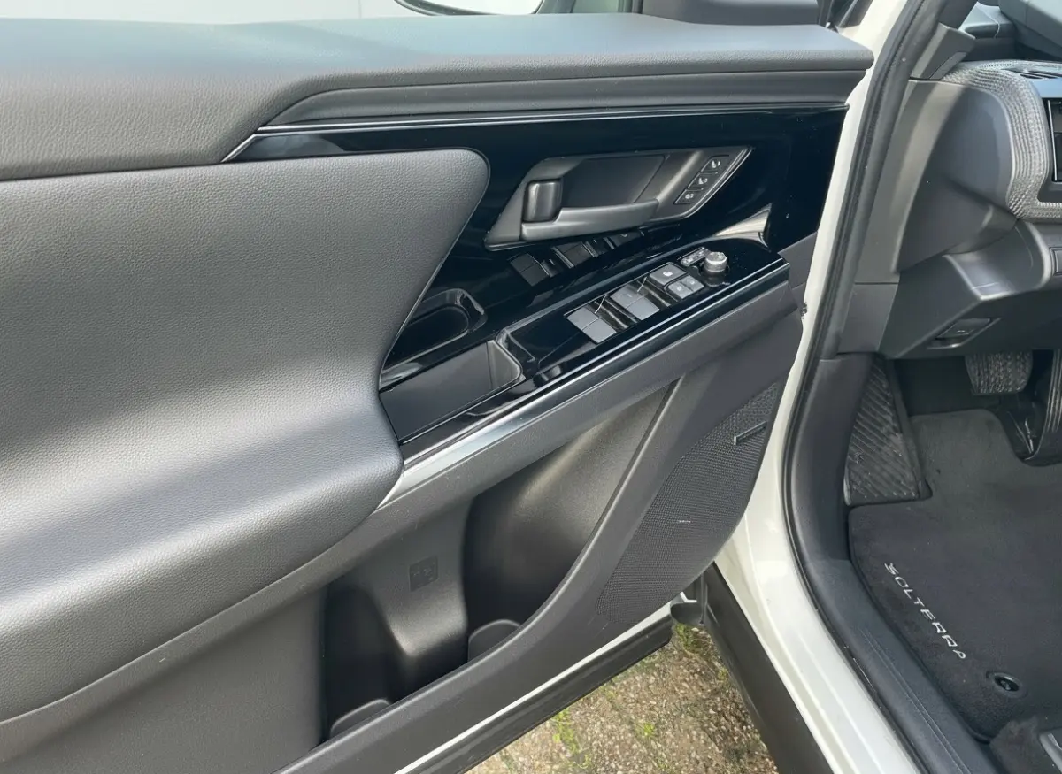 Solterra Sky Package 71 kWh SOH 95,3%, Zeer nette auto, 1e eigenaar