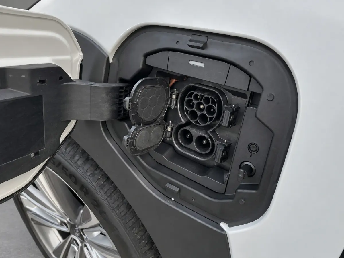 Solterra Sky Package 71 kWh SOH 95,3%, Zeer nette auto, 1e eigenaar