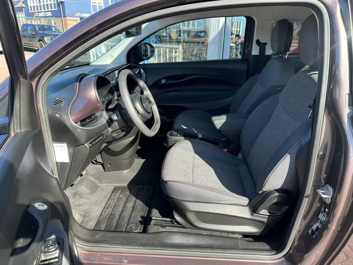 500 Electrisch SOH 92% Icon 42 kWh | CarPlay | Cruise | Airco | Winterpak. | PDC