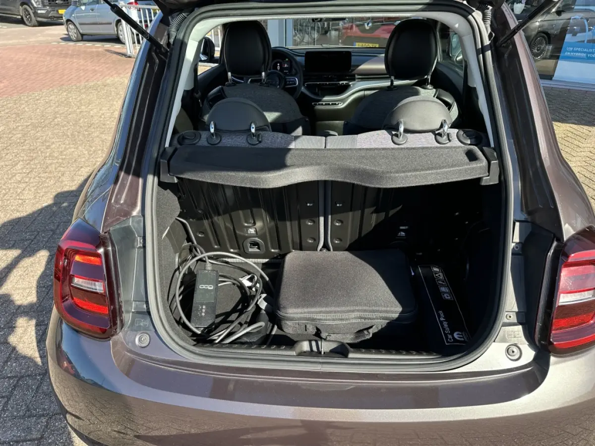 500 Electrisch SOH 92% Icon 42 kWh | CarPlay | Cruise | Airco | Winterpak. | PDC