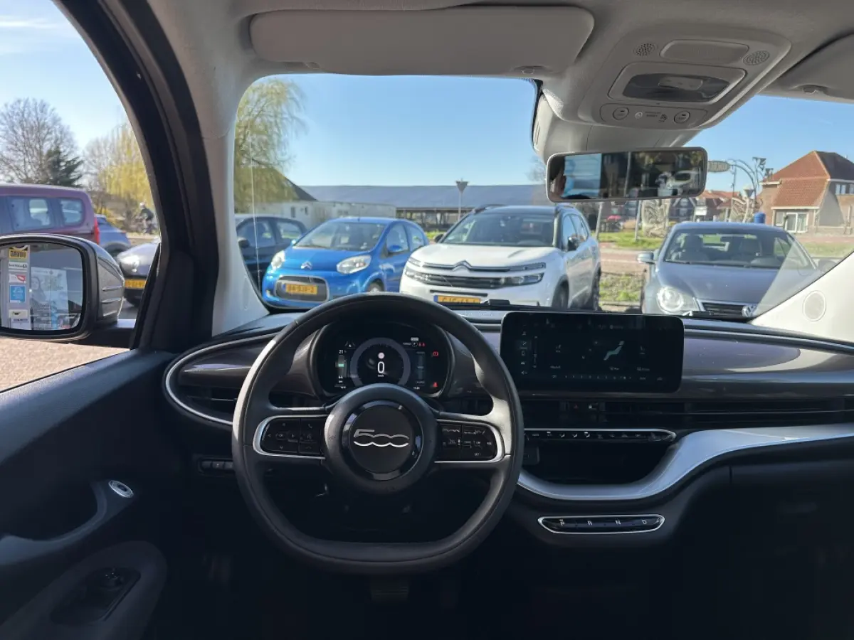 500 Electrisch SOH 92% Icon 42 kWh | CarPlay | Cruise | Airco | Winterpak. | PDC