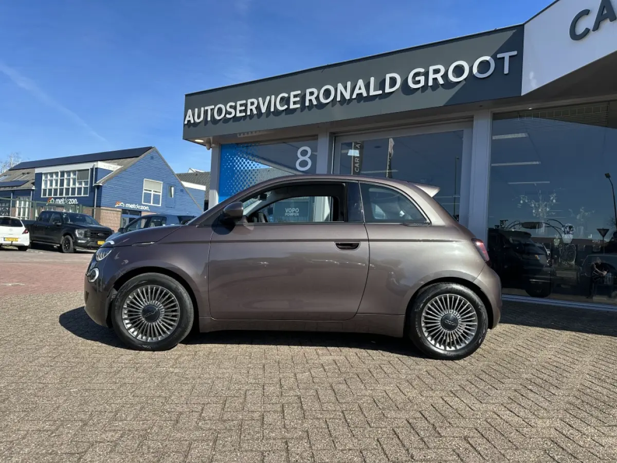 500 Electrisch SOH 92% Icon 42 kWh | CarPlay | Cruise | Airco | Winterpak. | PDC