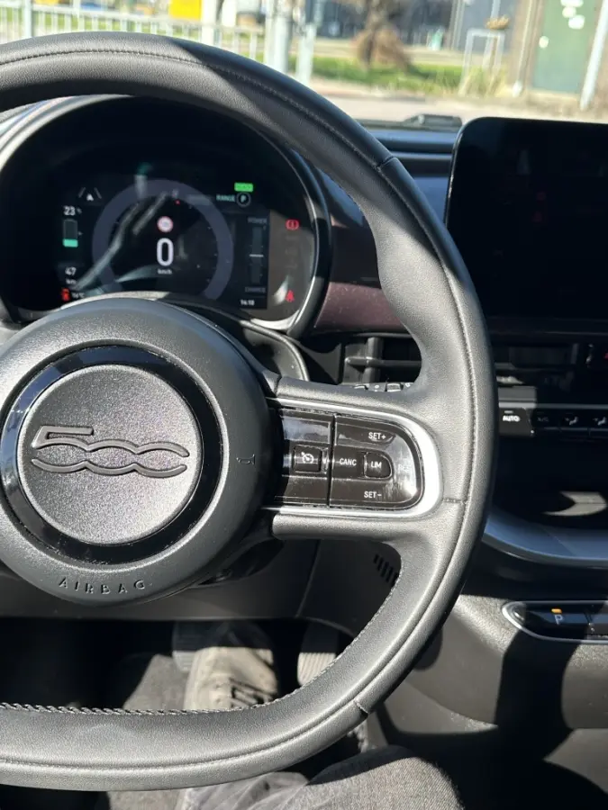 500 Electrisch SOH 92% Icon 42 kWh | CarPlay | Cruise | Airco | Winterpak. | PDC