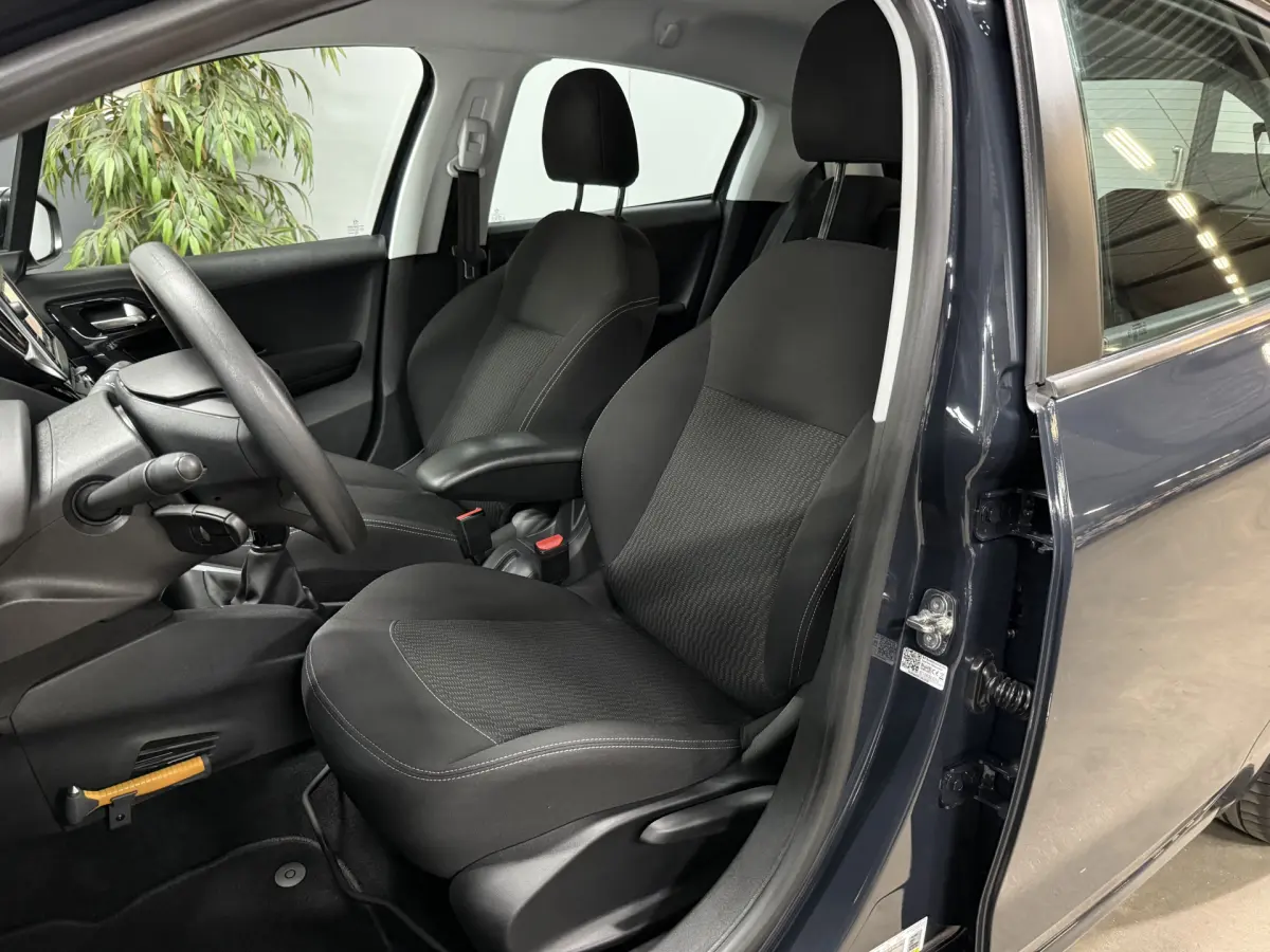 208 1.2 PureTech Blue Lease Active // Airco // Cruise