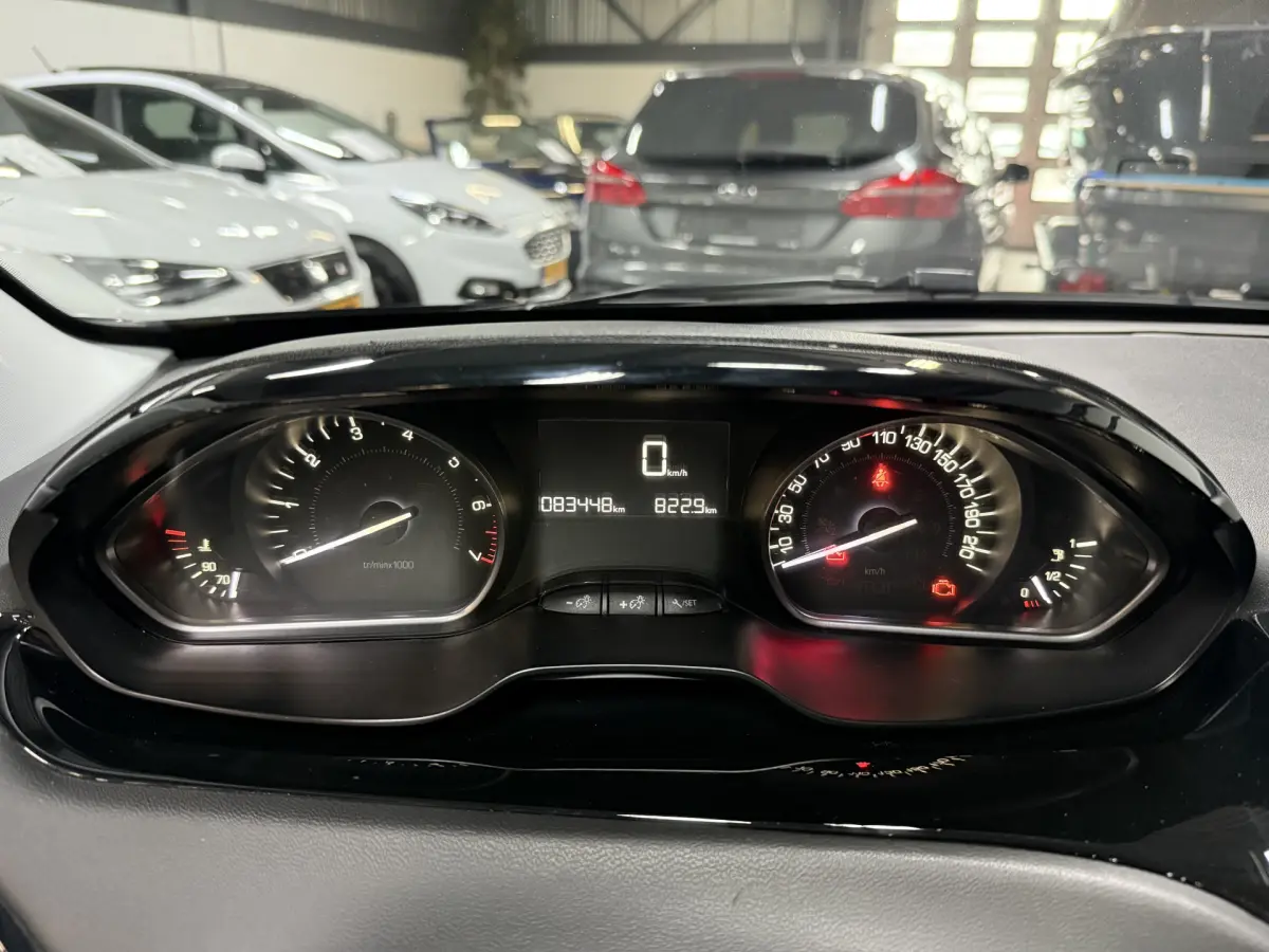 208 1.2 PureTech Blue Lease Active // Airco // Cruise