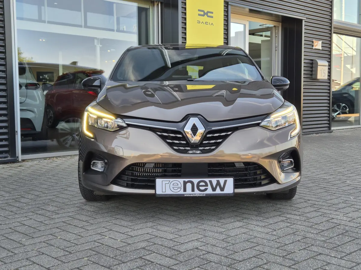 Clio 1.3 TCe 130 EDC AUTOMAAT Initiale Paris EXCLUSIEF Topmodel met o.a. Leer, Stoel- en Stuurverwarming,