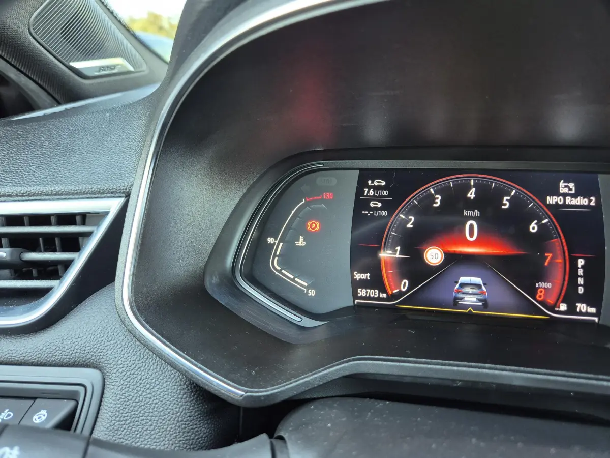 Clio 1.3 TCe 130 EDC AUTOMAAT Initiale Paris EXCLUSIEF Topmodel met o.a. Leer, Stoel- en Stuurverwarming,