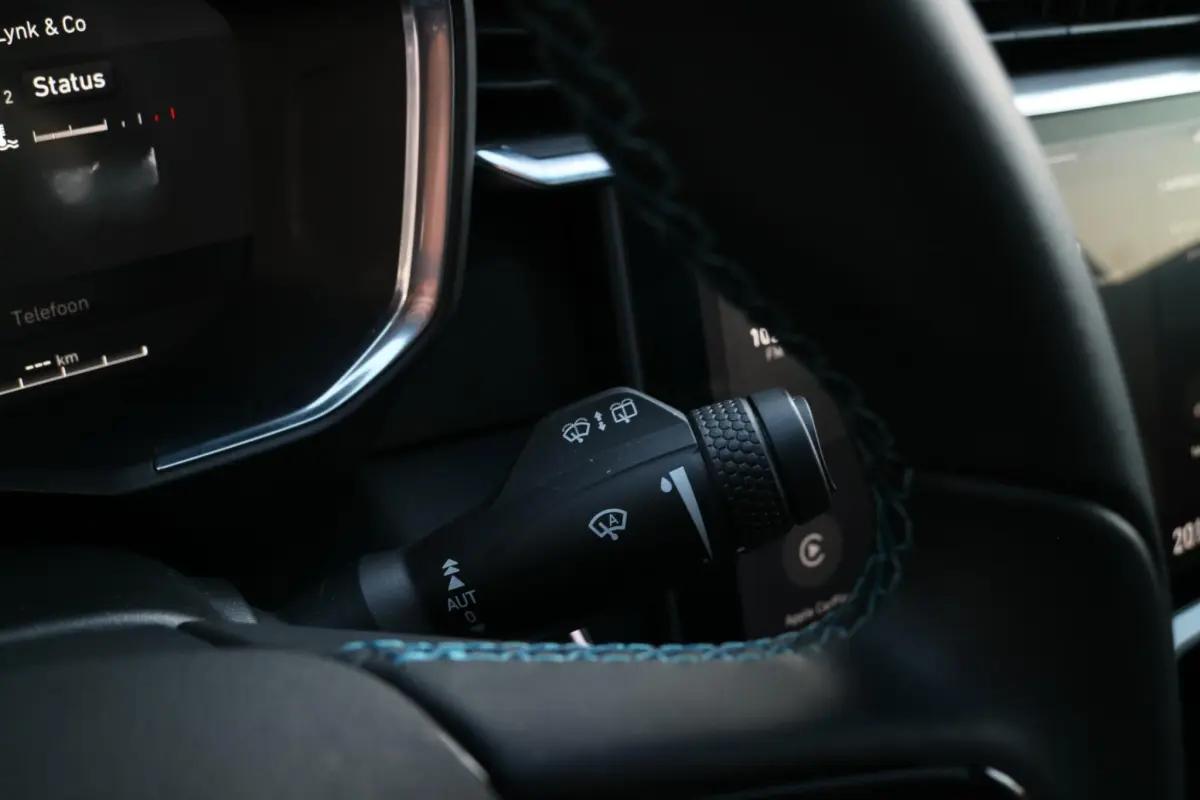 01 1.5 Midnight Black | PHEV | LED |