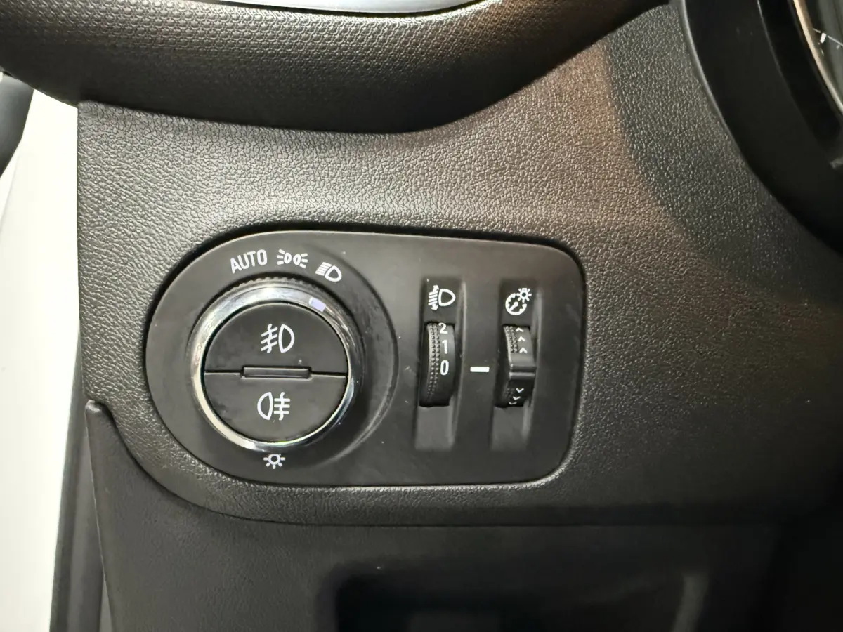 Crossland X 1.2 Turbo Online Edition // Autom. // Carplay // stoelverw.