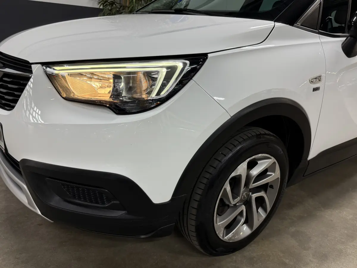 Crossland X 1.2 Turbo 120 Jaar Edition //
