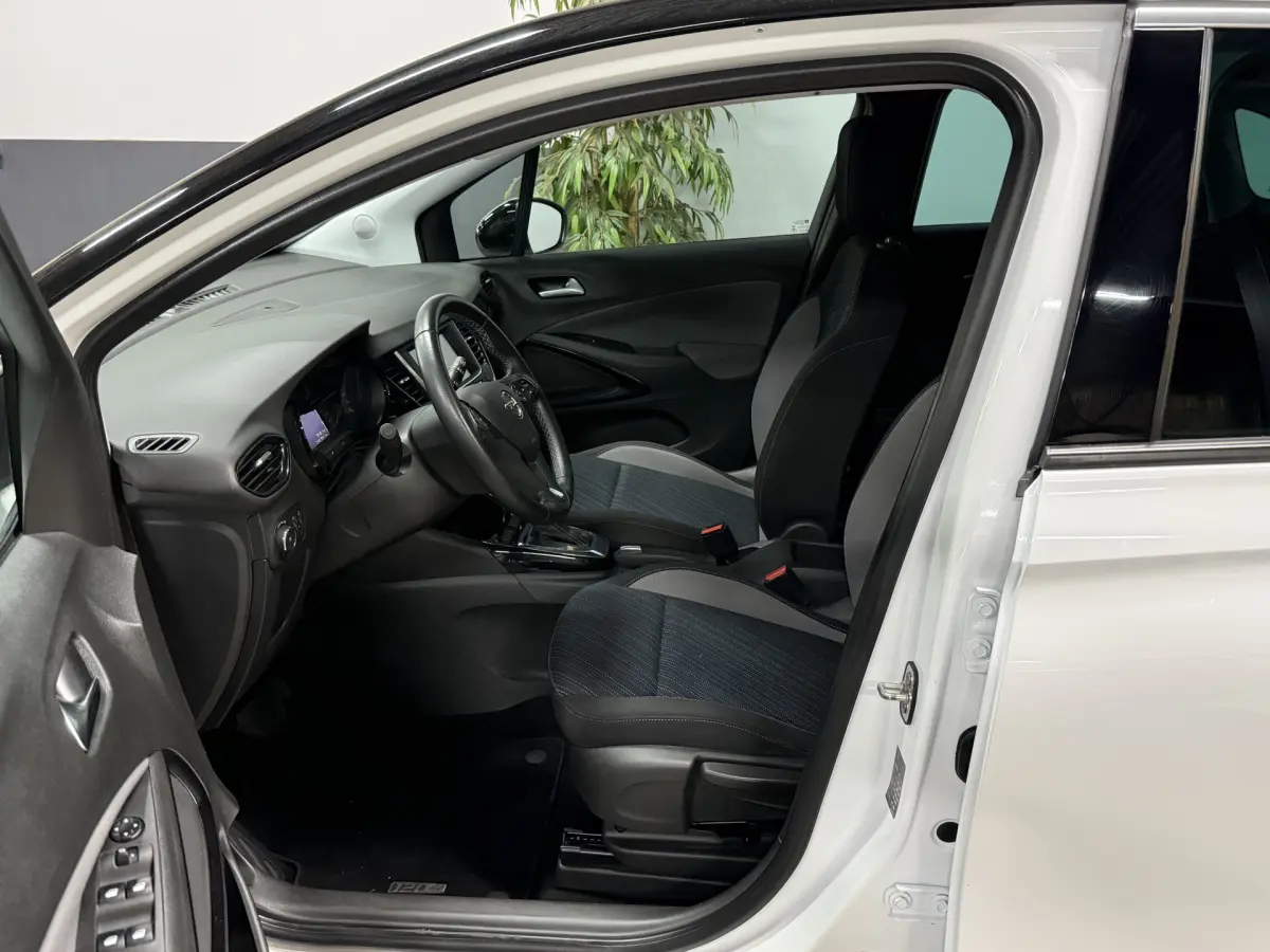 Crossland X 1.2 Turbo 120 Jaar Edition //