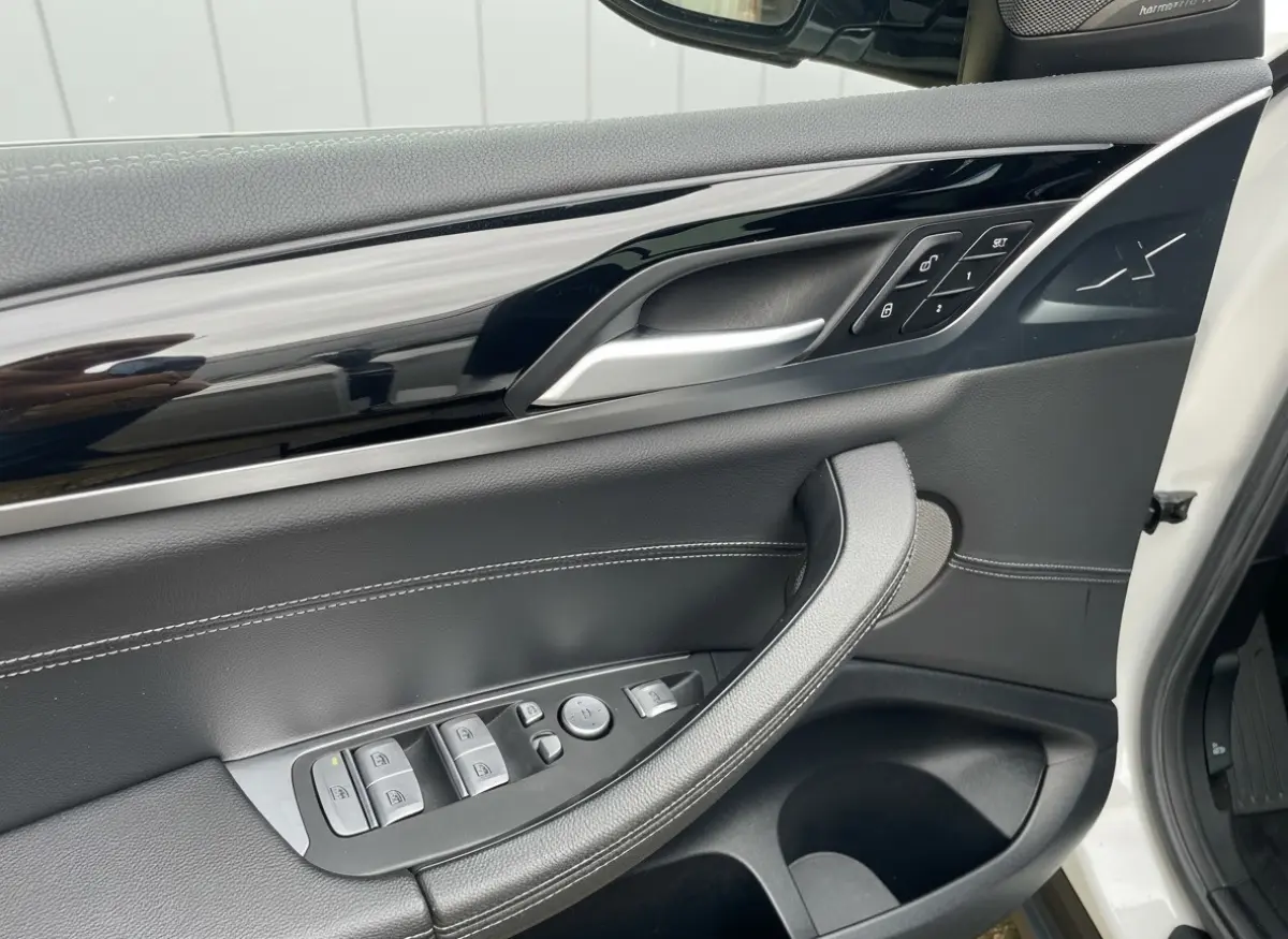 iX3 High Executive 80 kWh PANORAMA DAK, FULL OPTIOS, DEALER ONDERHOUDEN