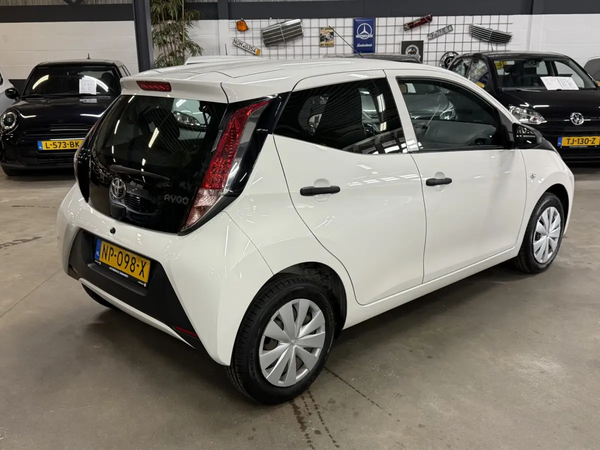 Aygo 1.0 VVT-i x-now // Airco // el. ramen
