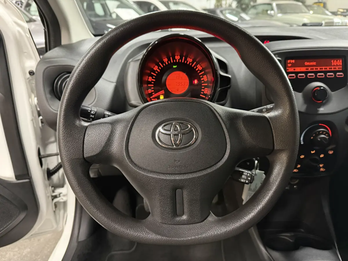 Aygo 1.0 VVT-i x-now // Airco // el. ramen