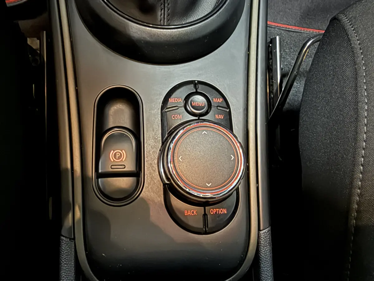 Countryman 1.5 Cooper Business Edition // JCW // panodak // Harman Kardon