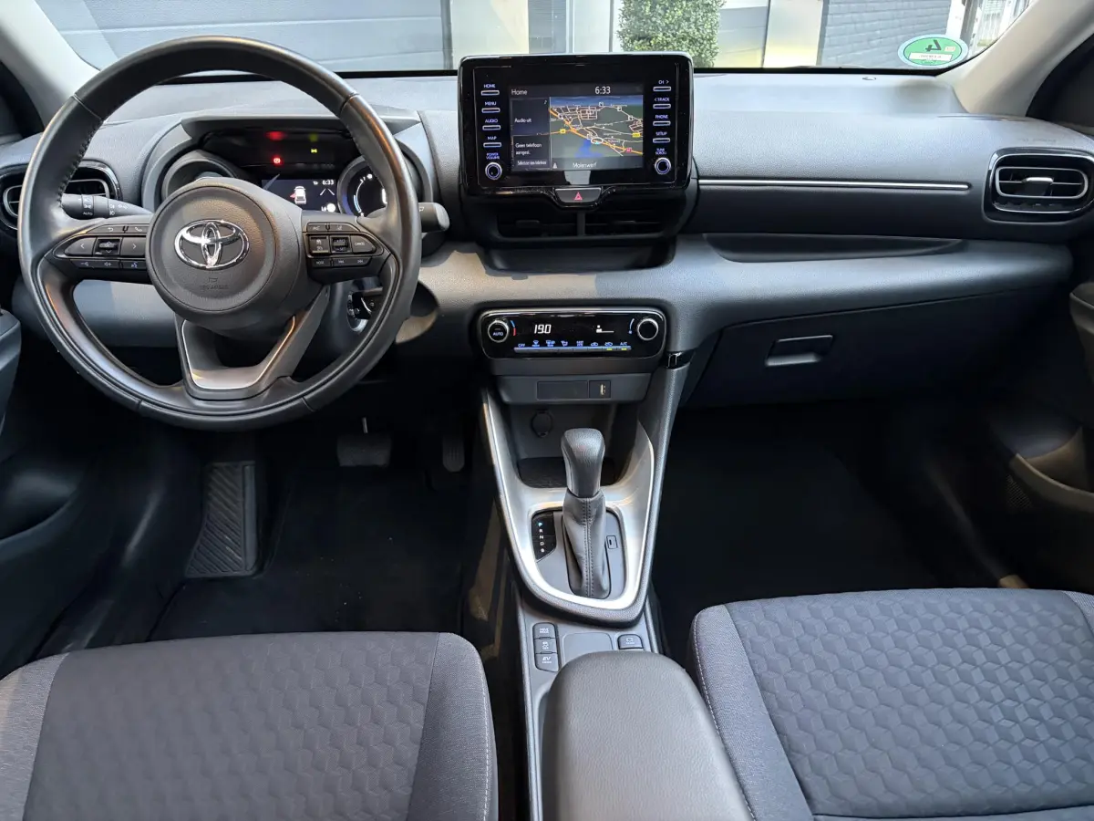Yaris 1.5-l-VVT-i Hybrid CVT Luxe | LED | Parkeer sensoren | Camera | Dodehoek |