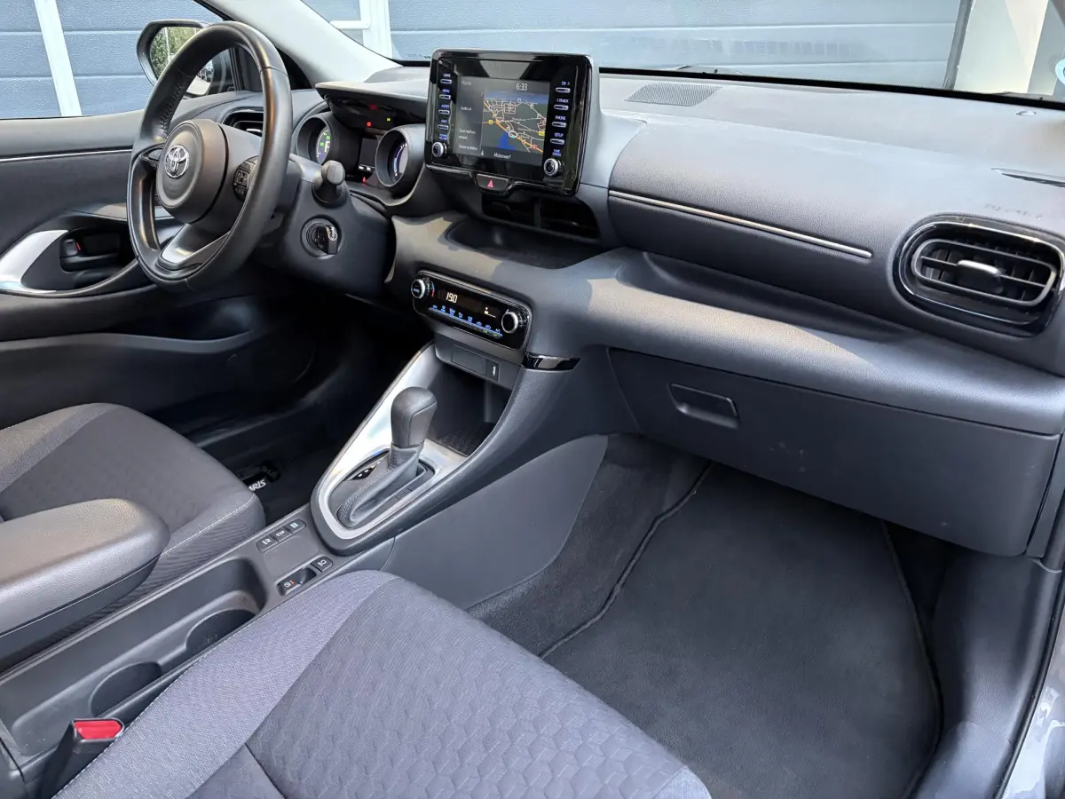 Yaris 1.5-l-VVT-i Hybrid CVT Luxe | LED | Parkeer sensoren | Camera | Dodehoek |