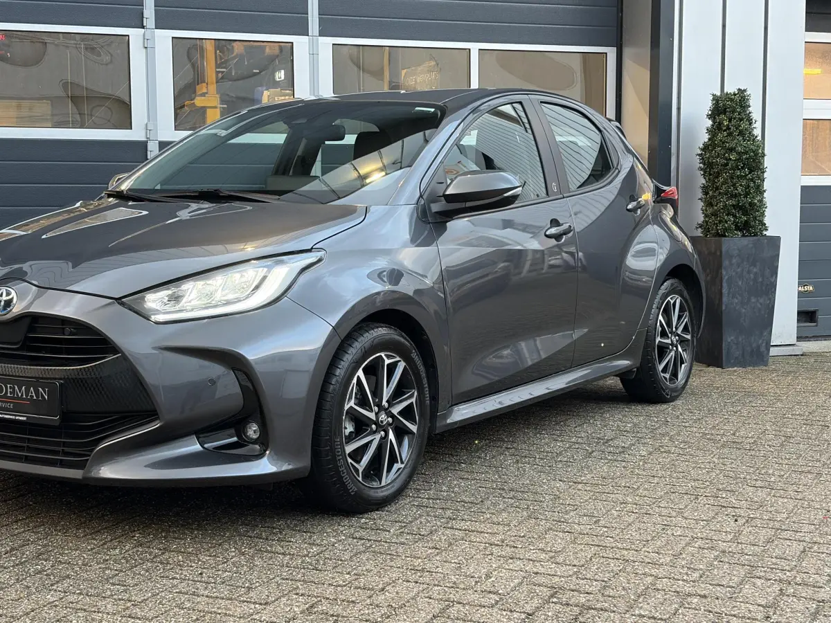 Yaris 1.5-l-VVT-i Hybrid CVT Luxe | LED | Parkeer sensoren | Camera | Dodehoek |