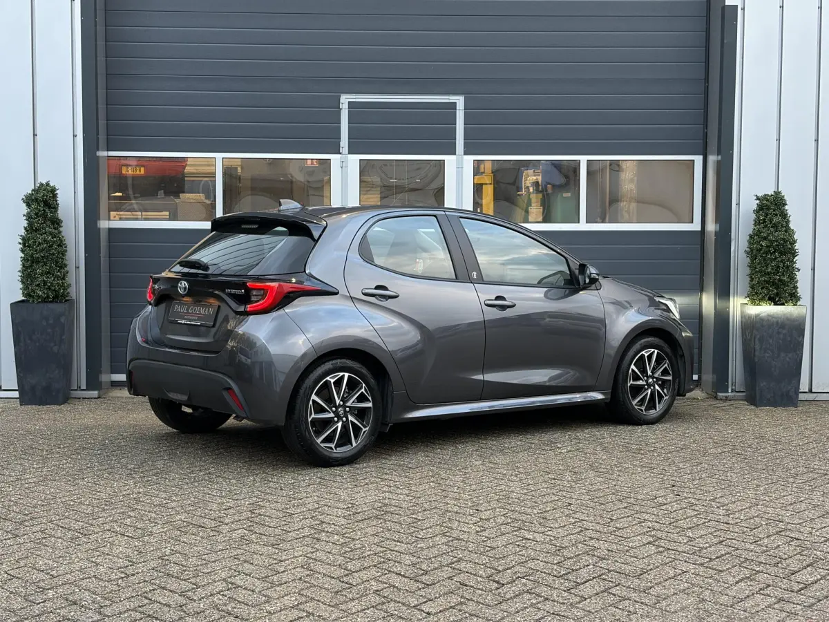 Yaris 1.5-l-VVT-i Hybrid CVT Luxe | LED | Parkeer sensoren | Camera | Dodehoek |