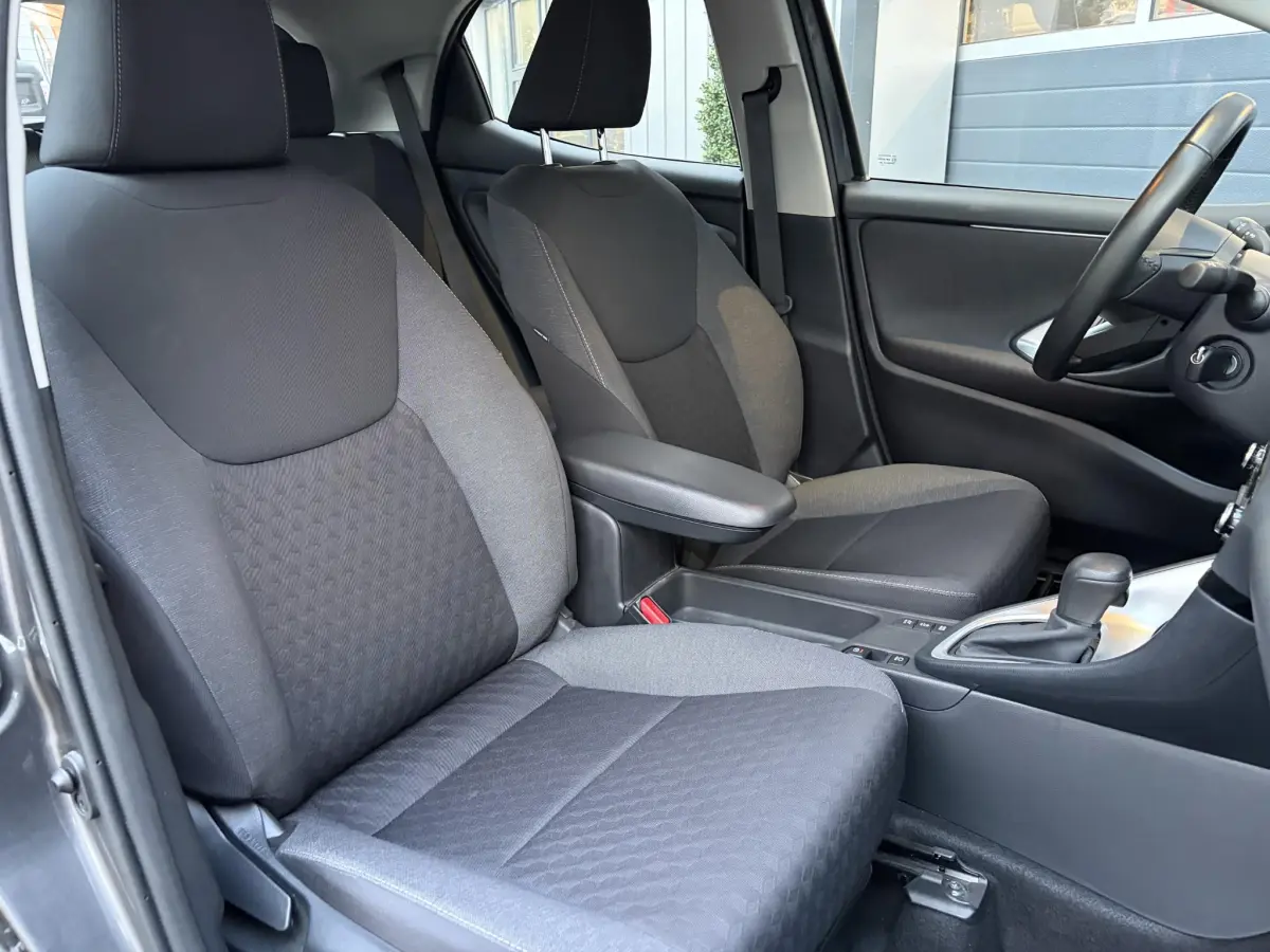 Yaris 1.5-l-VVT-i Hybrid CVT Luxe | LED | Parkeer sensoren | Camera | Dodehoek |