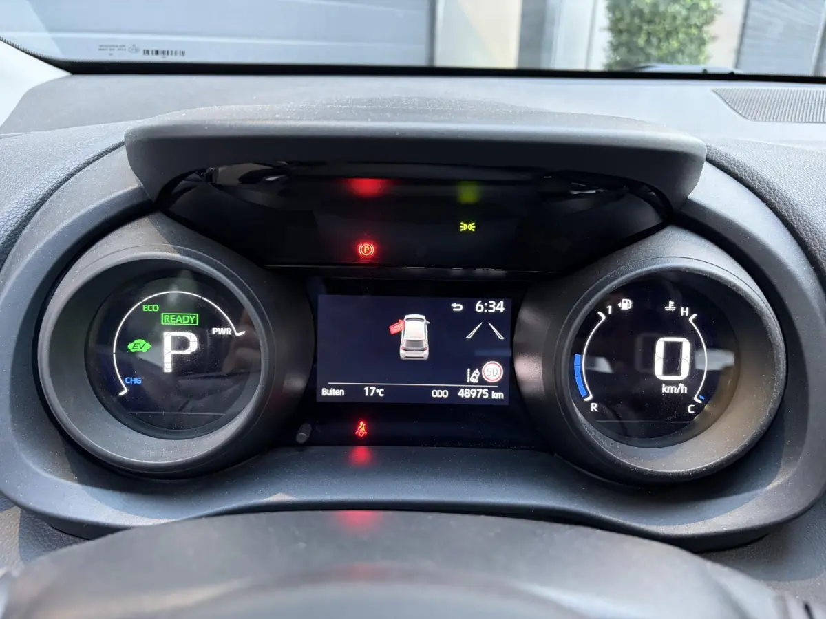 Yaris 1.5-l-VVT-i Hybrid CVT Luxe | LED | Parkeer sensoren | Camera | Dodehoek |