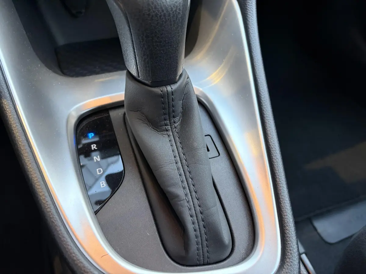 Yaris 1.5-l-VVT-i Hybrid CVT Luxe | LED | Parkeer sensoren | Camera | Dodehoek |