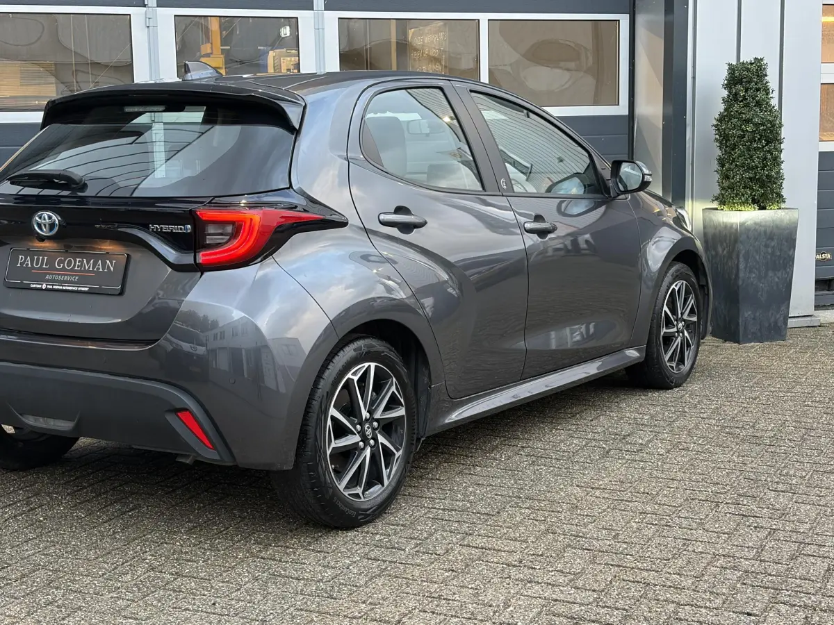 Yaris 1.5-l-VVT-i Hybrid CVT Luxe | LED | Parkeer sensoren | Camera | Dodehoek |