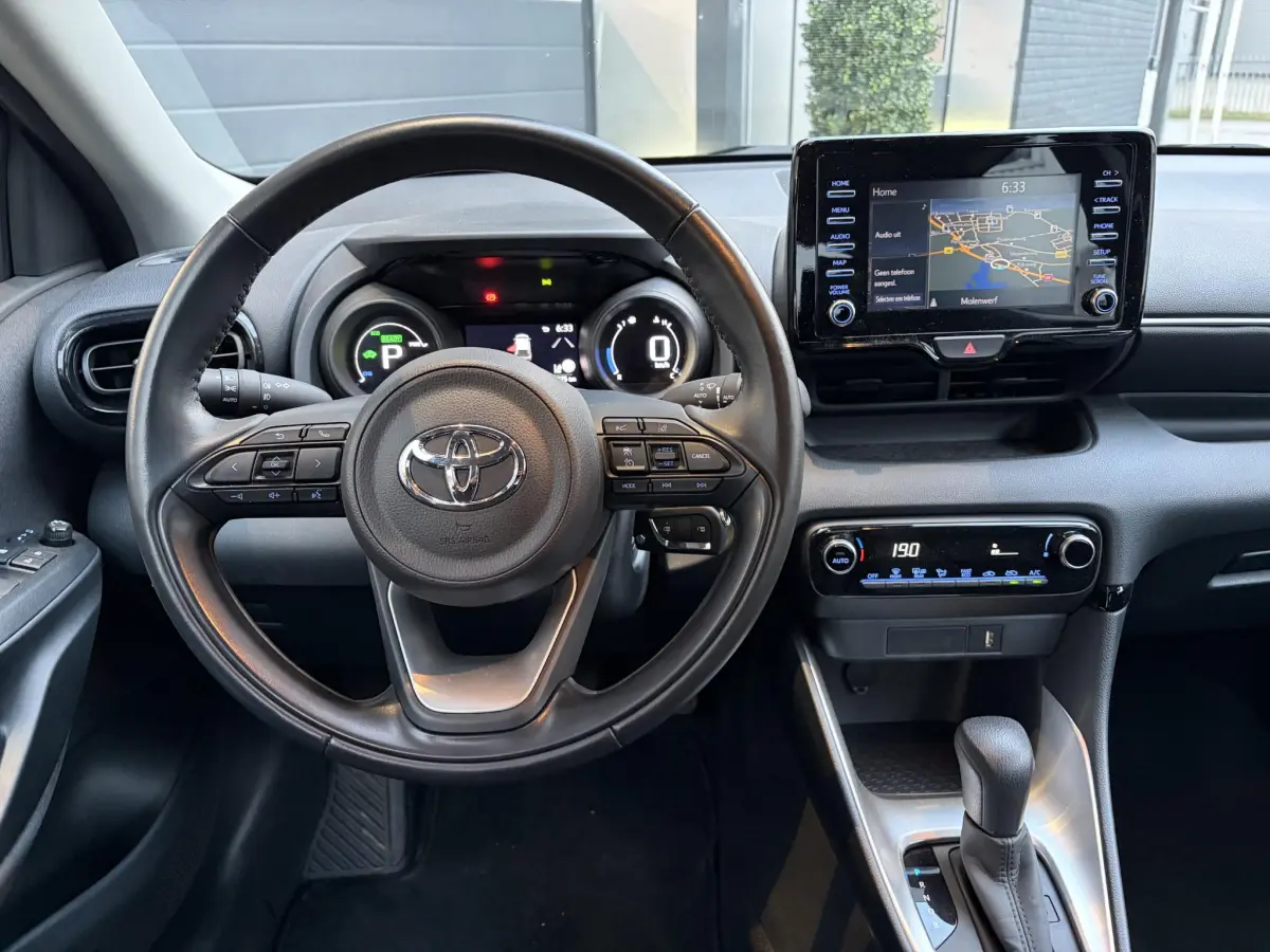 Yaris 1.5-l-VVT-i Hybrid CVT Luxe | LED | Parkeer sensoren | Camera | Dodehoek |