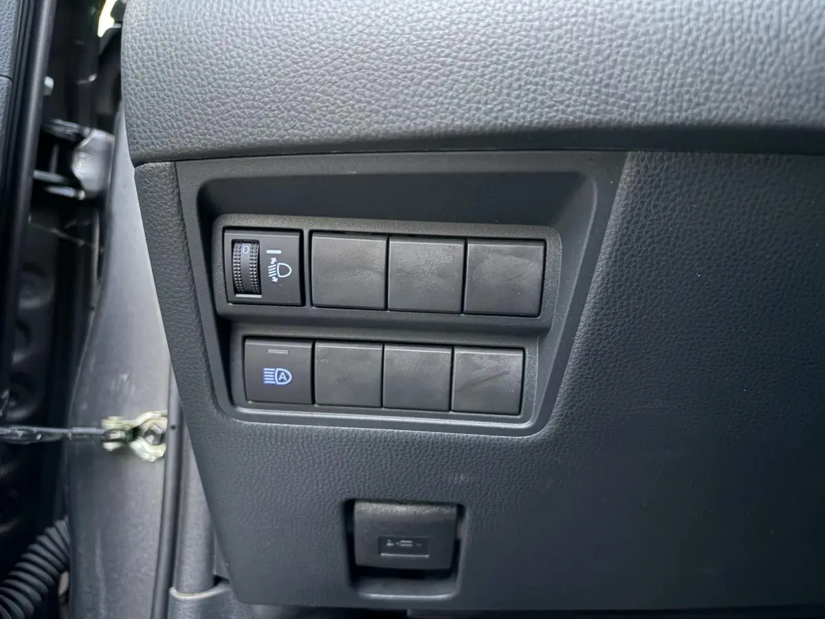 Yaris 1.5-l-VVT-i Hybrid CVT Luxe | LED | Parkeer sensoren | Camera | Dodehoek |