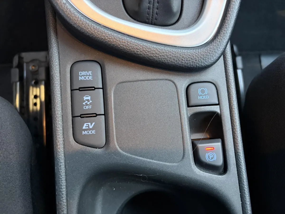 Yaris 1.5-l-VVT-i Hybrid CVT Luxe | LED | Parkeer sensoren | Camera | Dodehoek |