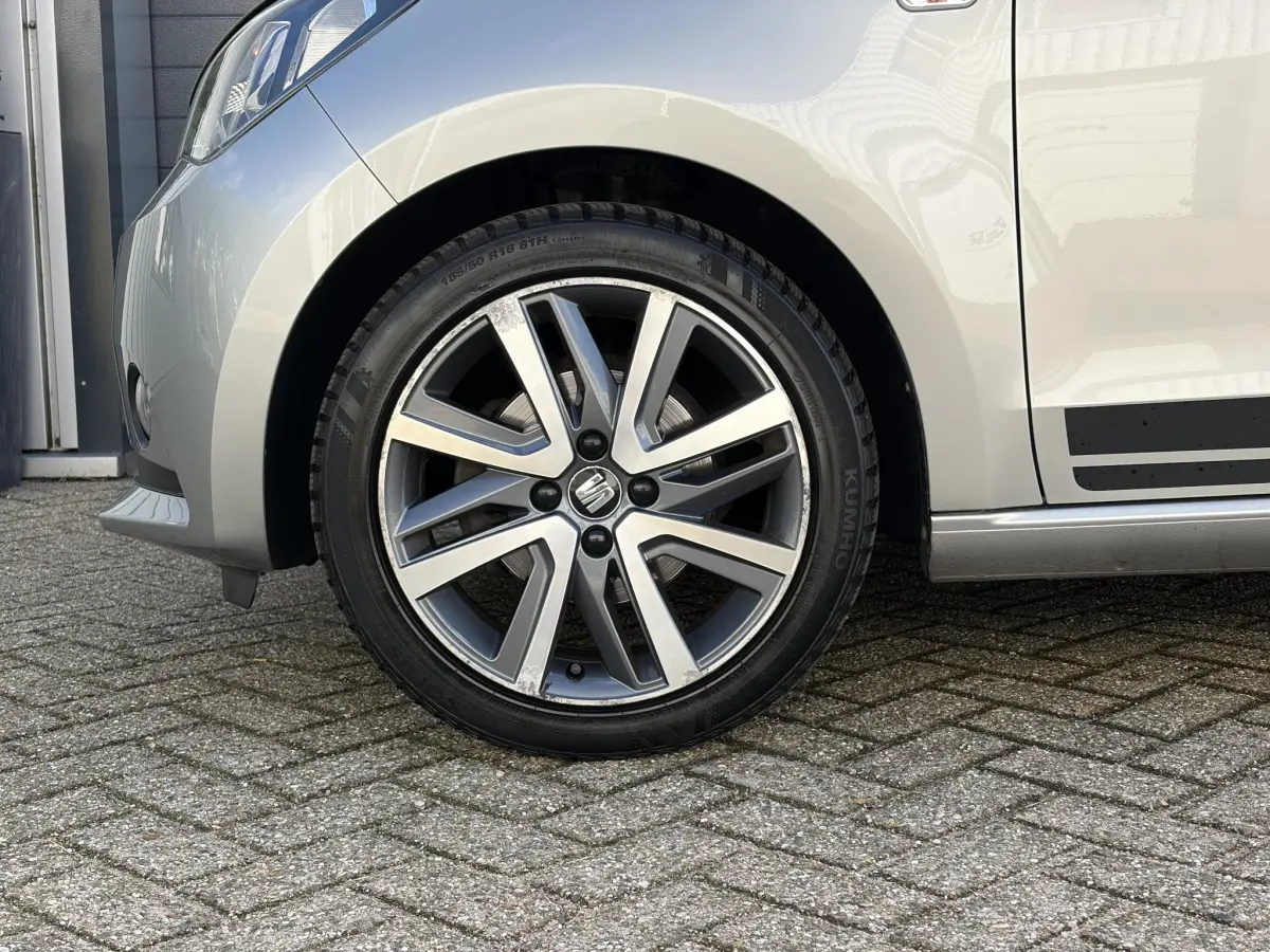Mii 1.0 FR Connect | Seat sound | Parkeer sensoren | Airco | CV |