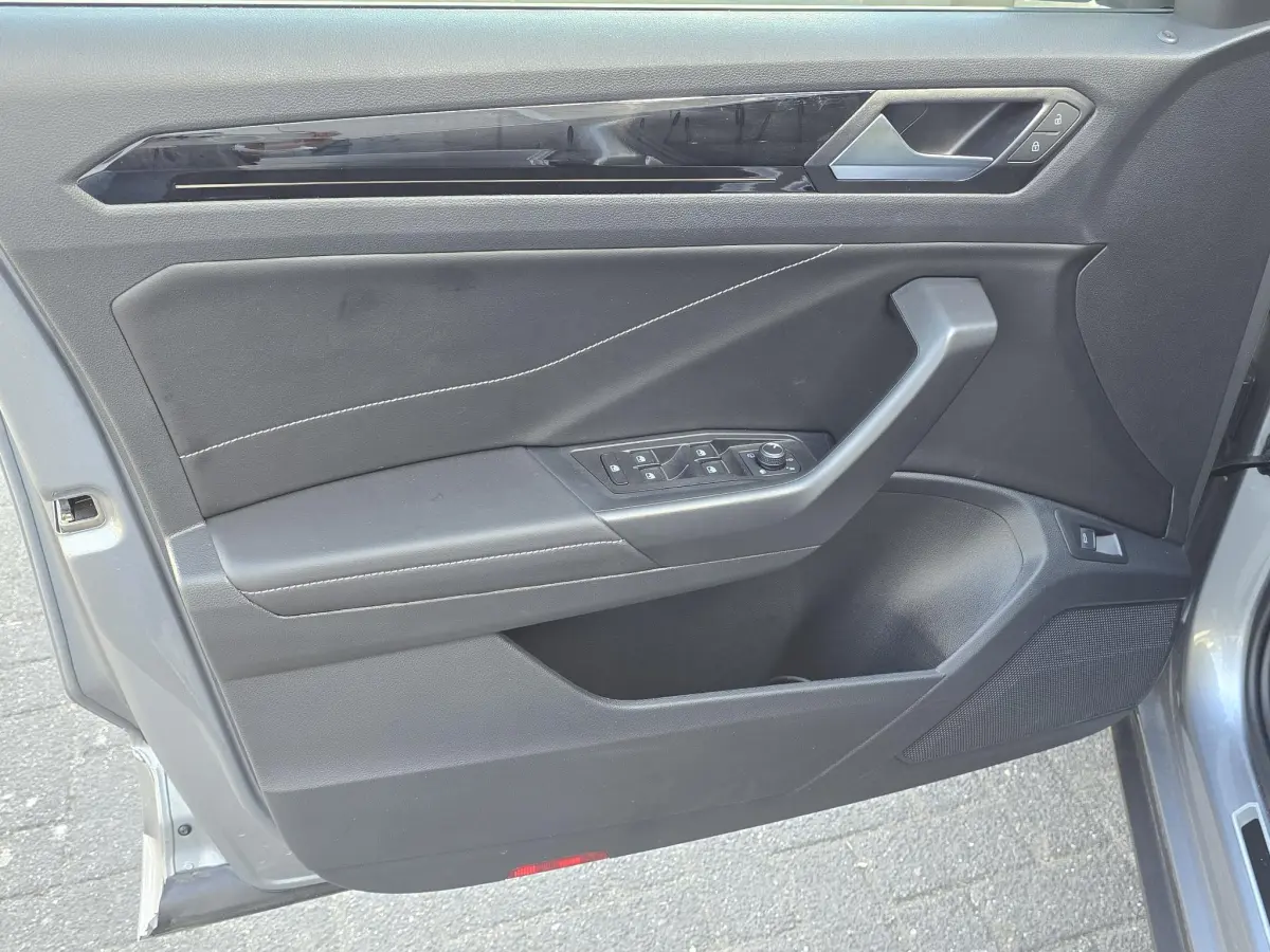 T-Roc 1.5 TSI R-Line Edition Virtual Cockpit Stuur/Stoelverwarming PDC V+A Camera