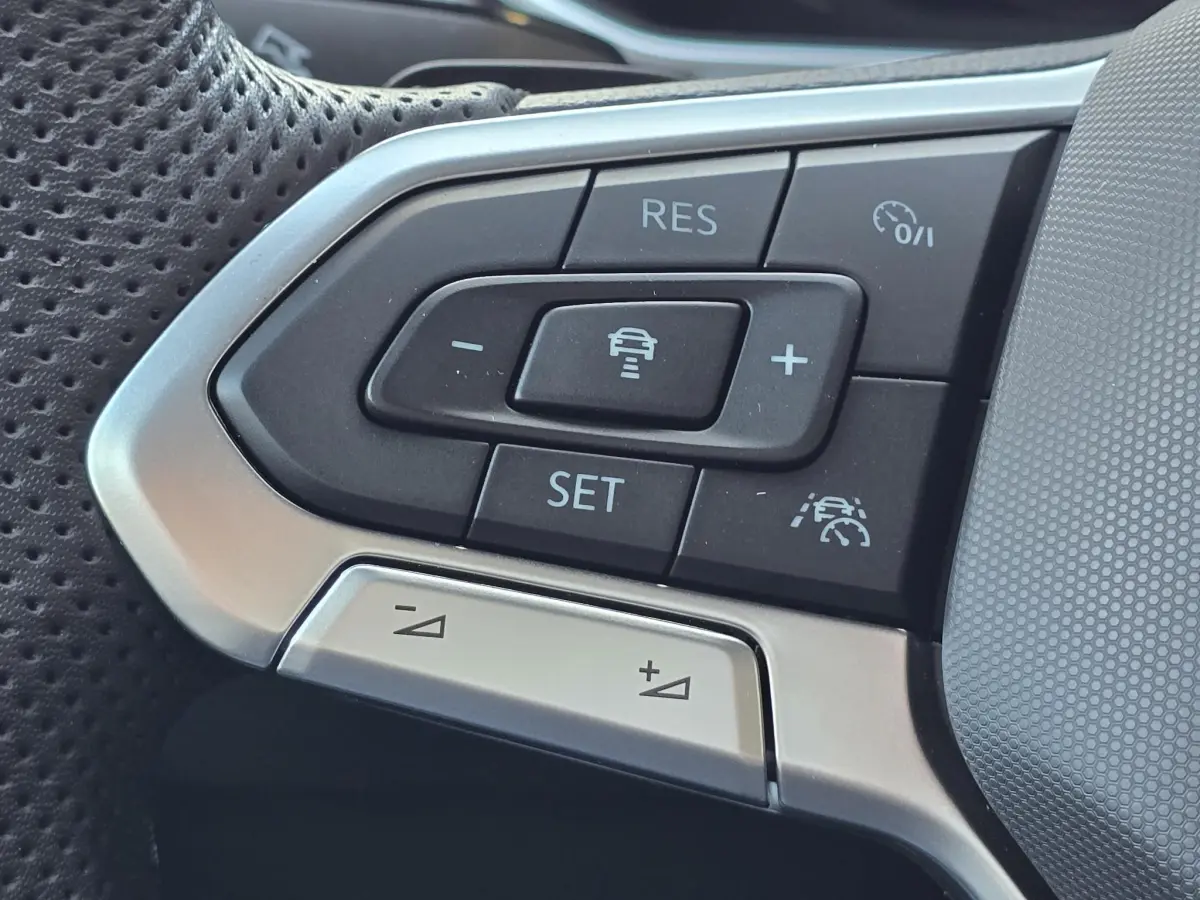 T-Roc 1.5 TSI R-Line Edition Virtual Cockpit Stuur/Stoelverwarming PDC V+A Camera