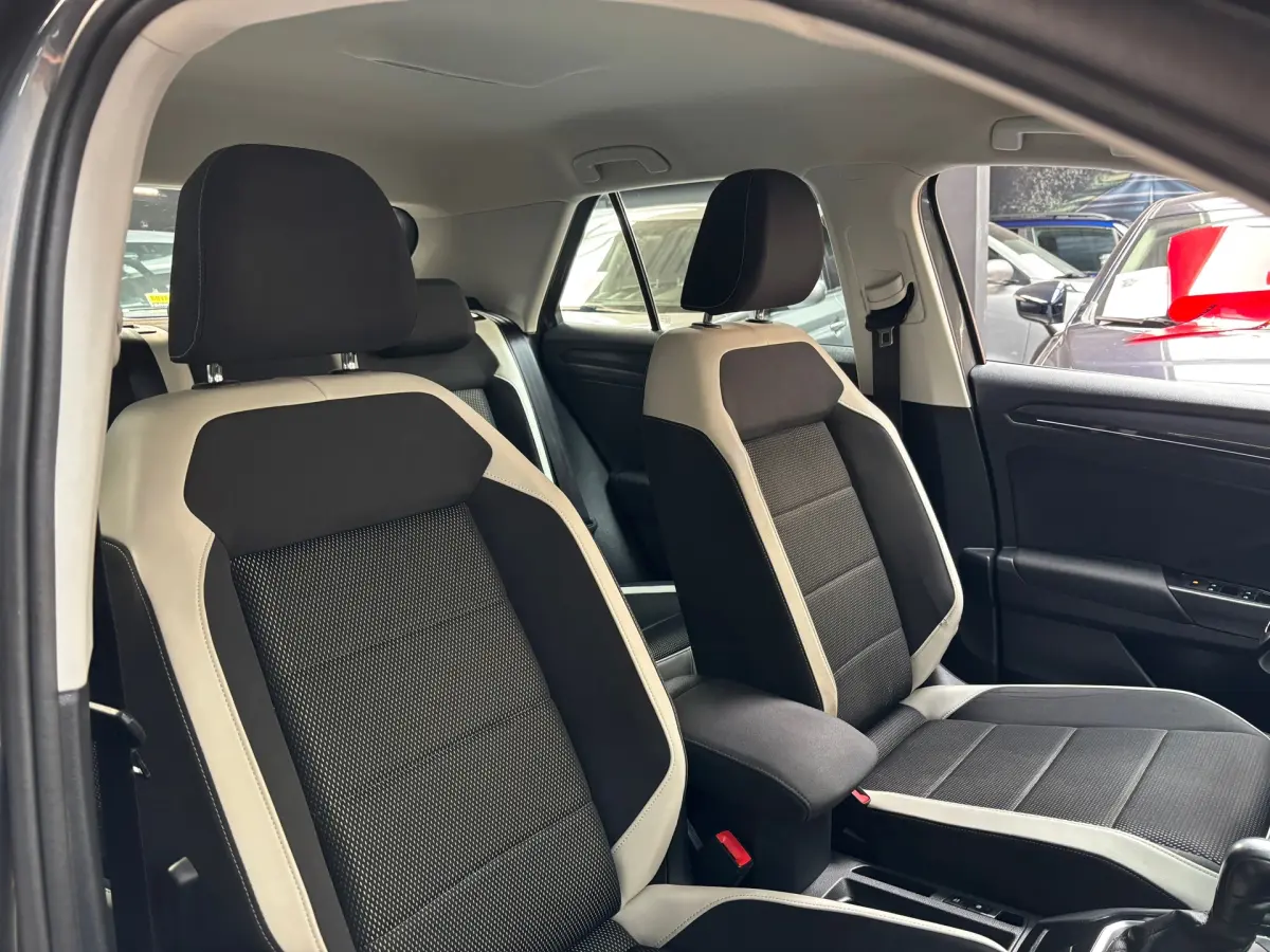 T-Roc 1.5 TSI Sport / Camera / Trekhaak