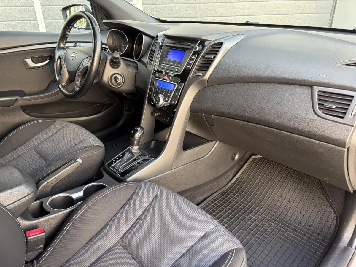 i30 Wagon 1.6 GDi Comfort | Parkeer sensoren | Stoel verwarming | Climate | Airco |