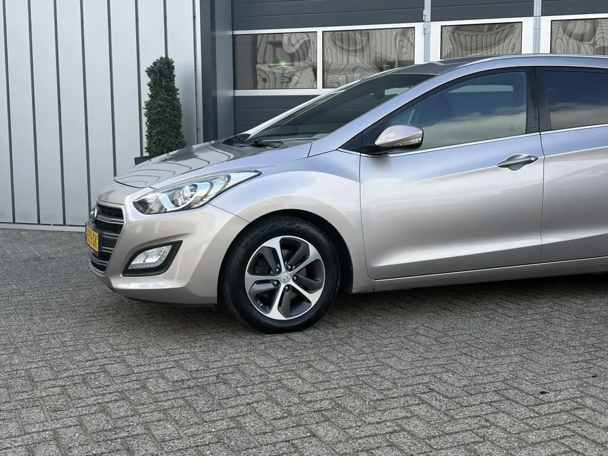 i30 Wagon 1.6 GDi Comfort | Parkeer sensoren | Stoel verwarming | Climate | Airco |