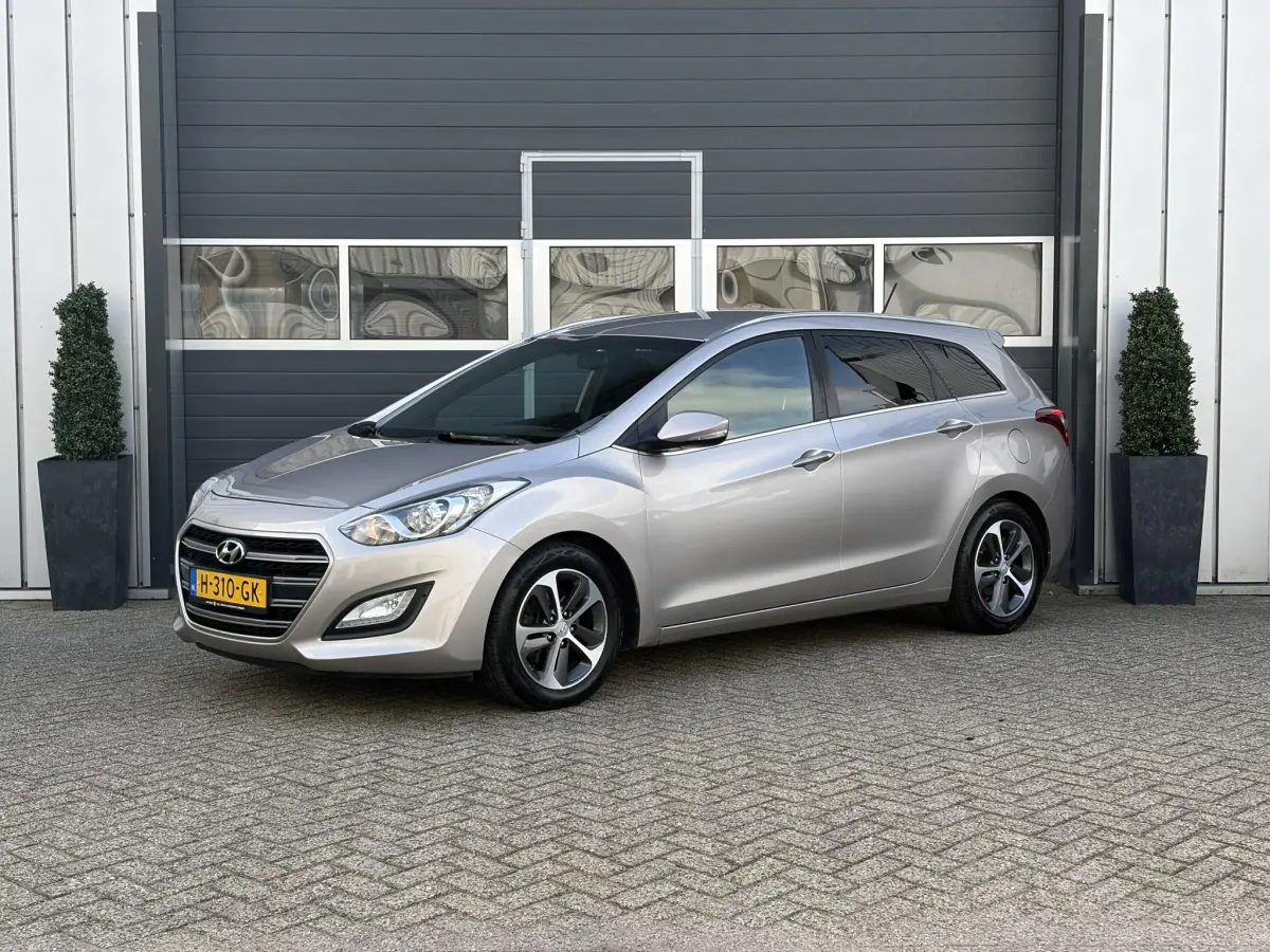 i30 Wagon 1.6 GDi Comfort | Parkeer sensoren | Stoel verwarming | Climate | Airco |
