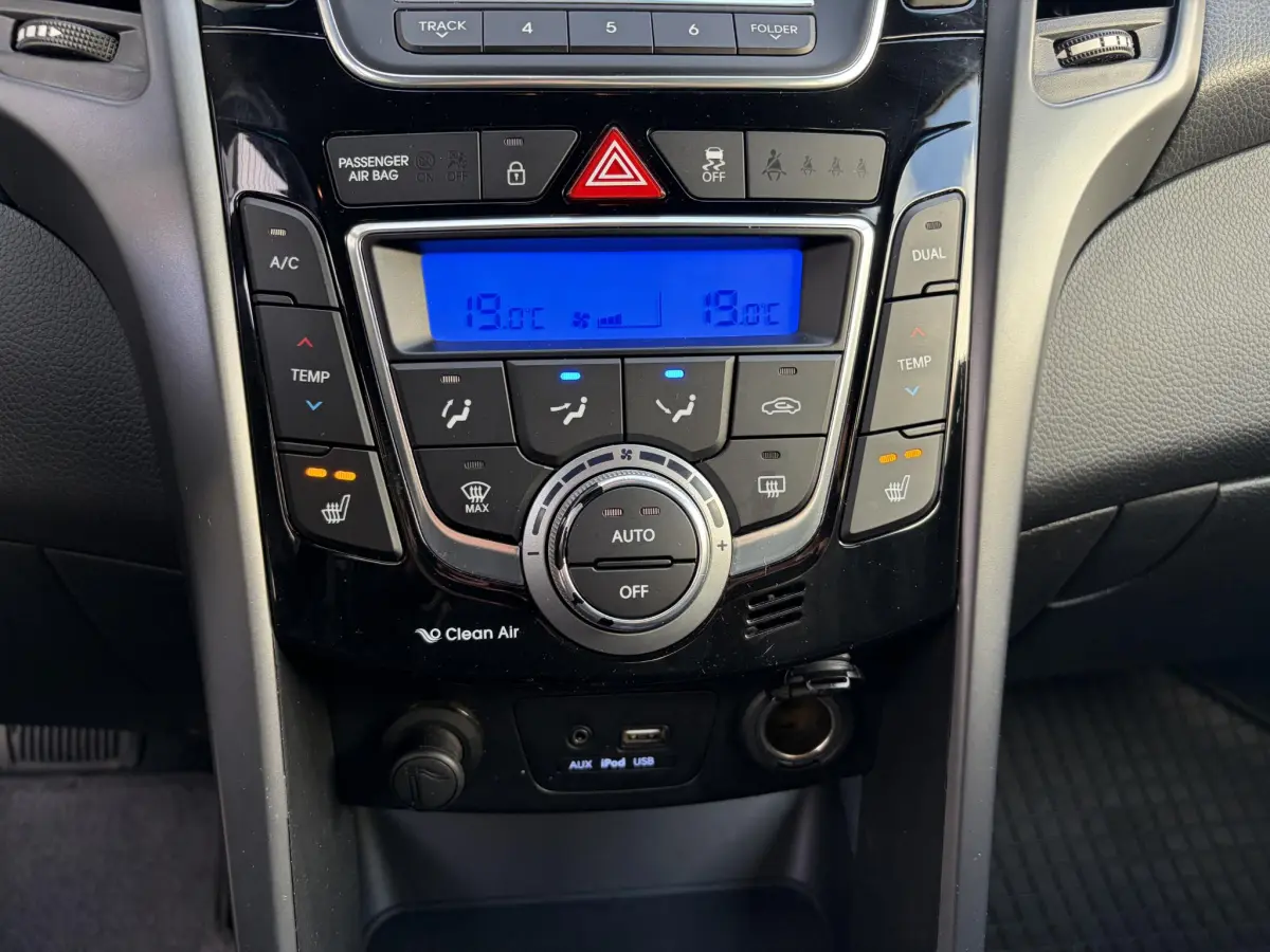 i30 Wagon 1.6 GDi Comfort | Parkeer sensoren | Stoel verwarming | Climate | Airco |