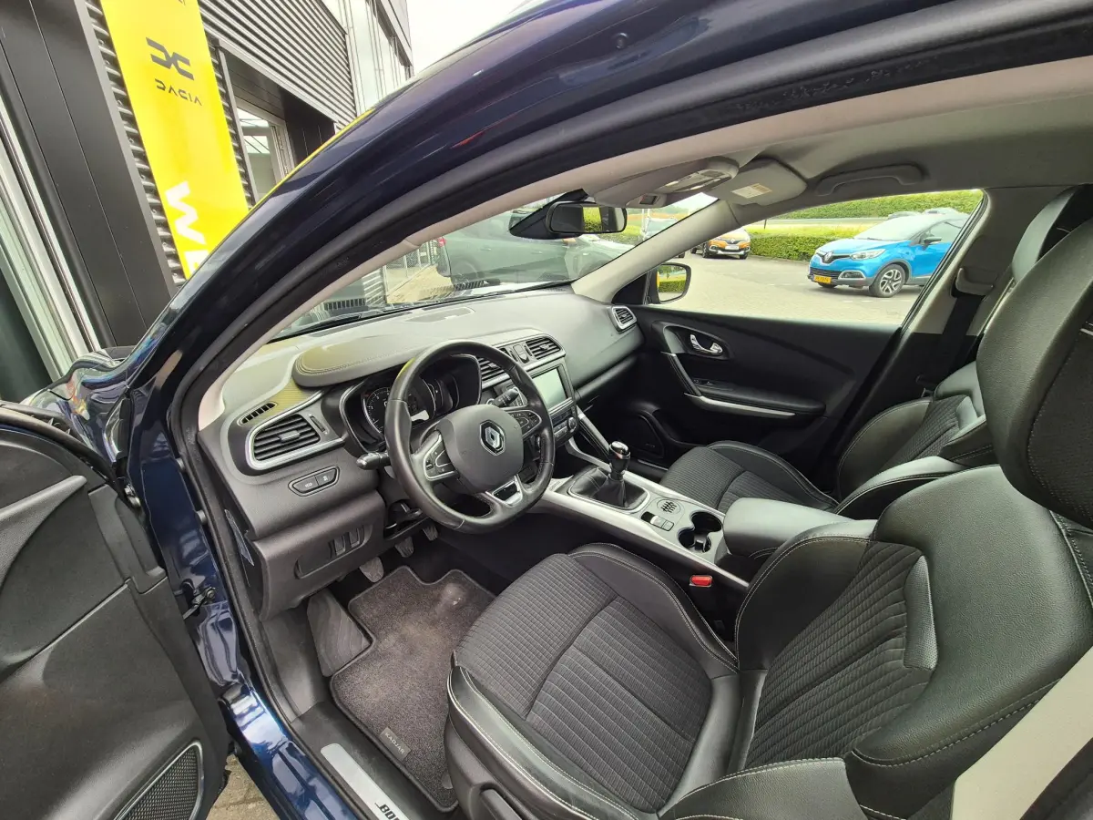 Kadjar TCe 130 Bose Camera + P-sensoren, Dode hoek bewaking, BOSE Audio, Navigatie