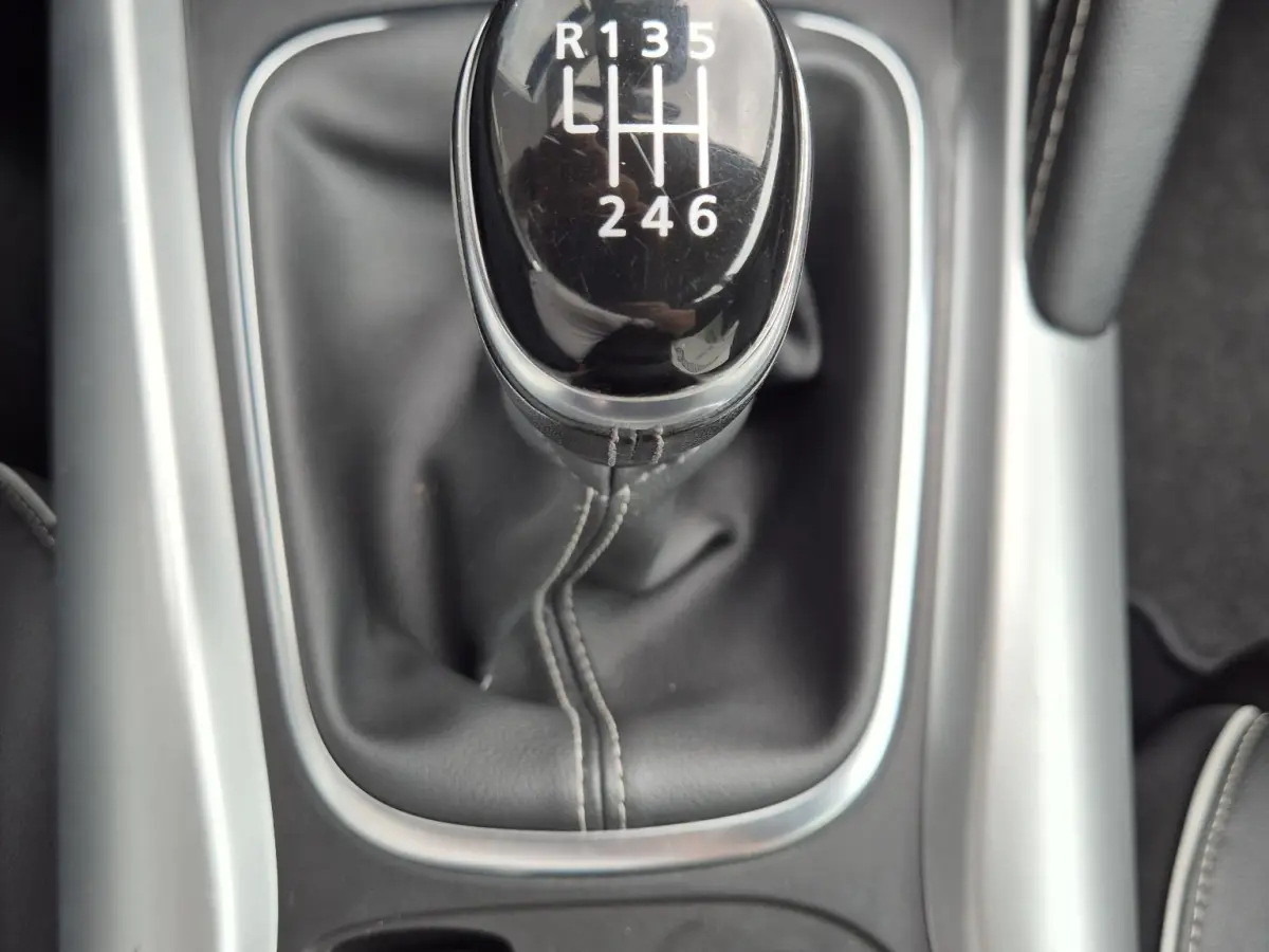 Kadjar TCe 130 Bose Camera + P-sensoren, Dode hoek bewaking, BOSE Audio, Navigatie