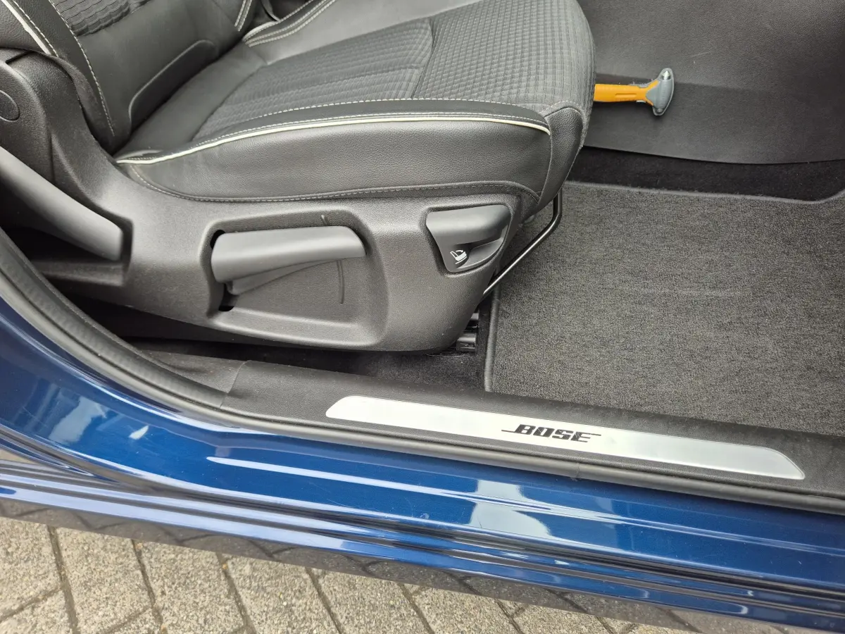 Kadjar TCe 130 Bose Camera + P-sensoren, Dode hoek bewaking, BOSE Audio, Navigatie