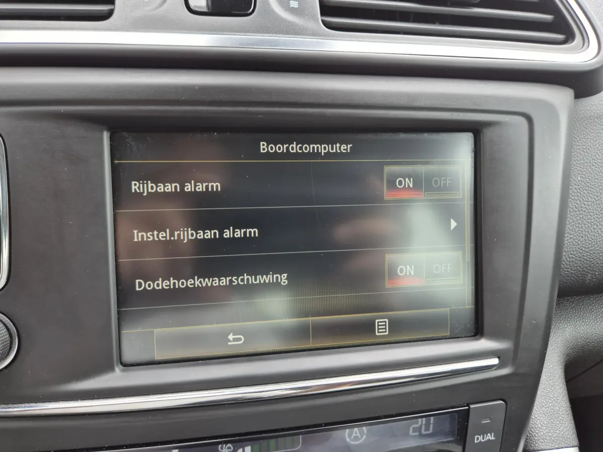 Kadjar TCe 130 Bose Camera + P-sensoren, Dode hoek bewaking, BOSE Audio, Navigatie