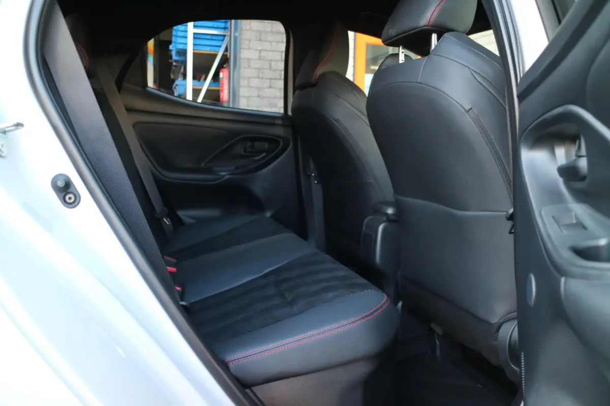 Yaris 1.5 Hybrid GR Sport | Automaat! | Blindspot | Carplay! |