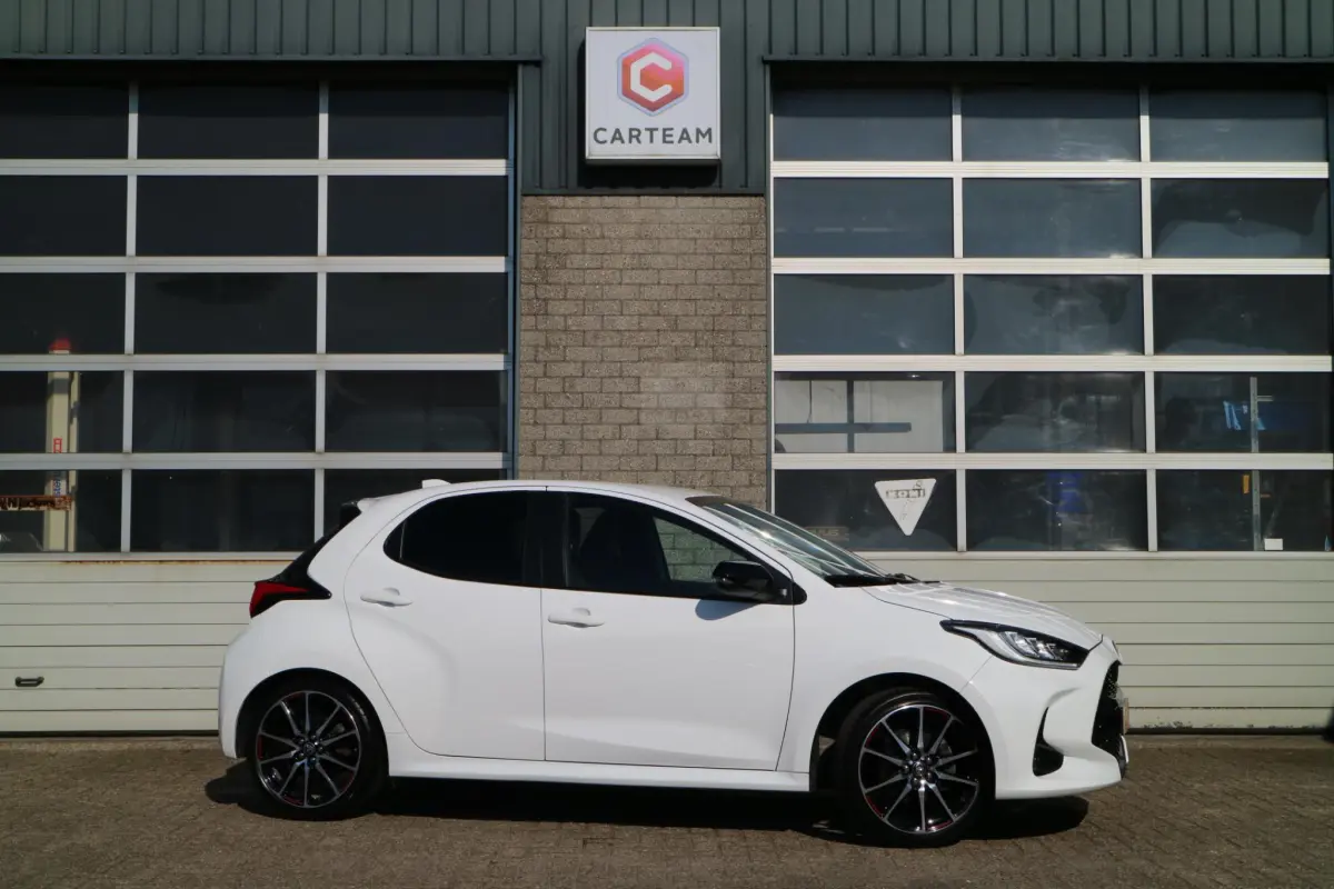 Yaris 1.5 Hybrid GR Sport | Automaat! | Blindspot | Carplay! |