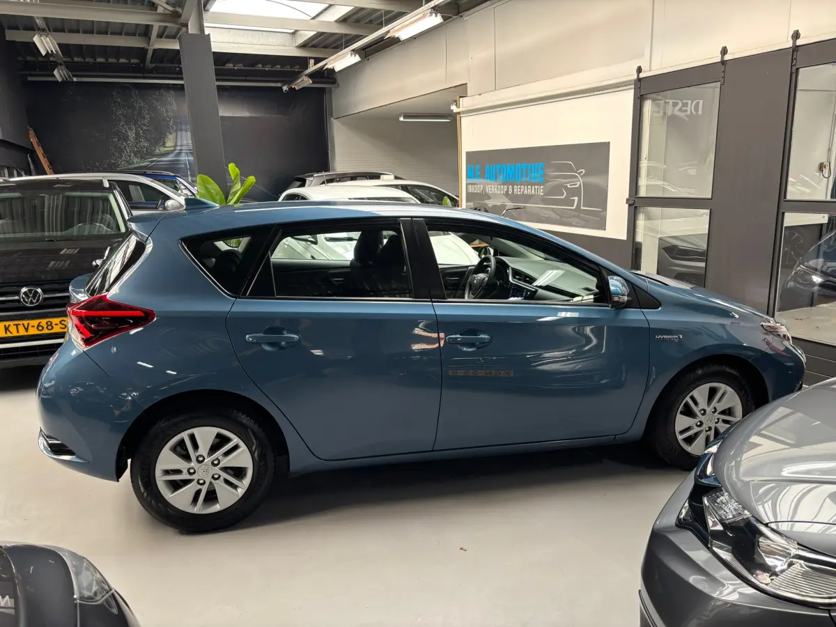 Auris 1.8 Hybrid Now