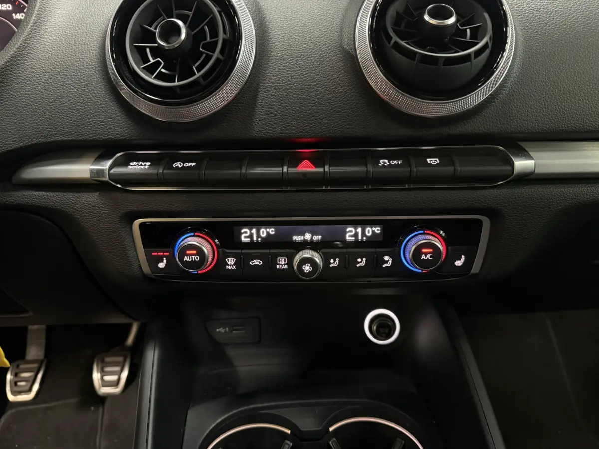 A3 Sportback 30 TFSI Advance Sport // S-line // Virtual dash // pdc