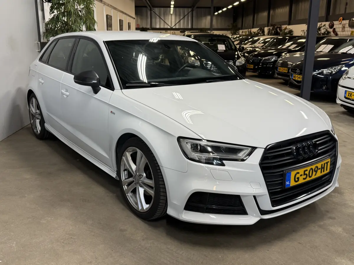 A3 Sportback 30 TFSI Advance Sport // S-line // Virtual dash // pdc