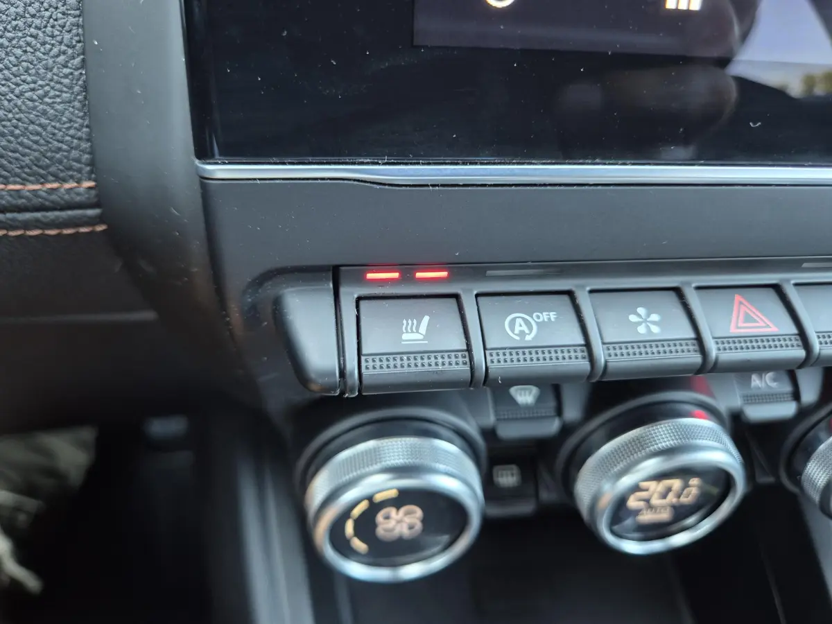 Clio 1.3 TCe 130 EDC AUTOMAAT Initiale Paris EXCLUSIEF Topmodel met o.a. Leer, Stoel- en Stuurverwarming,