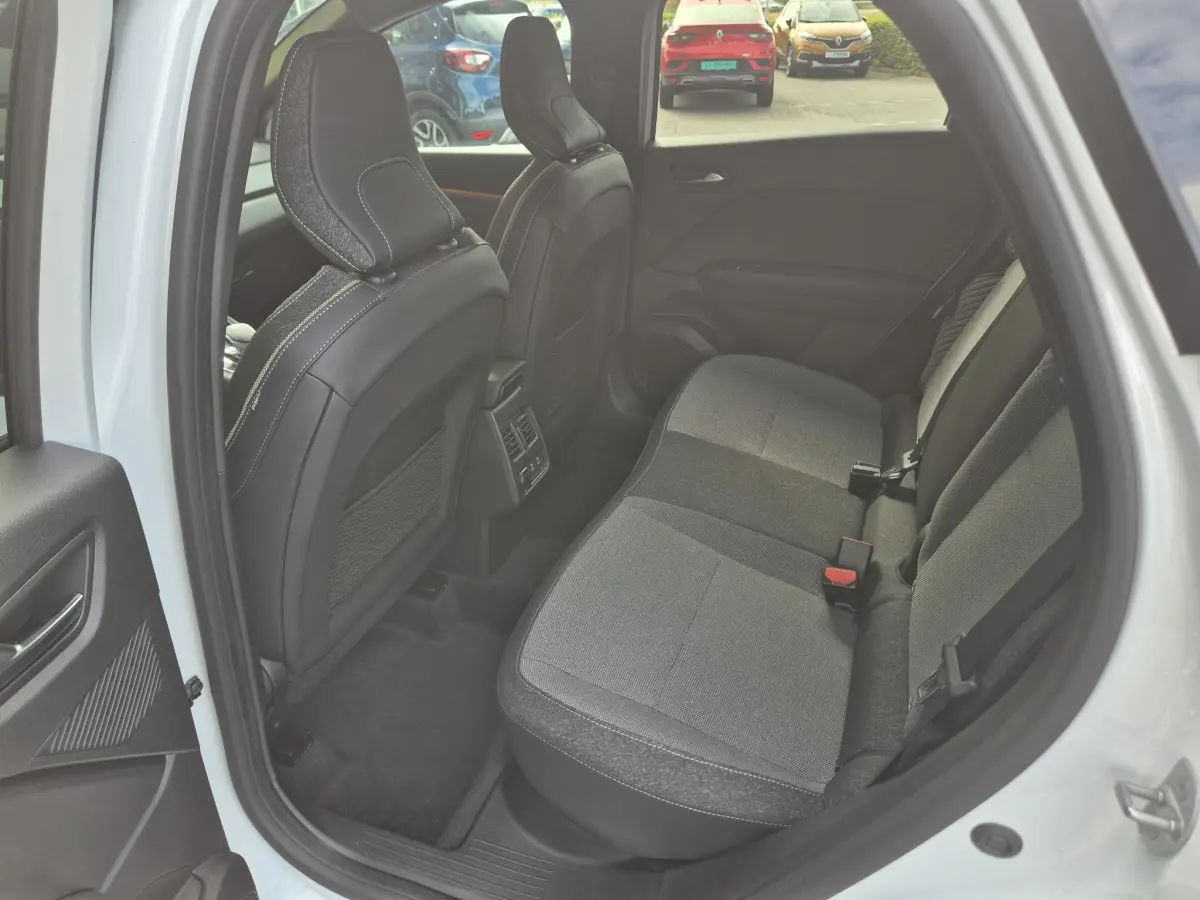 Captur 1.3 mild hybrid 160 EDC AUTOMAAT techno Camera, Adaptive Cruise Control, Stoel/Stuur verw., Apple/An